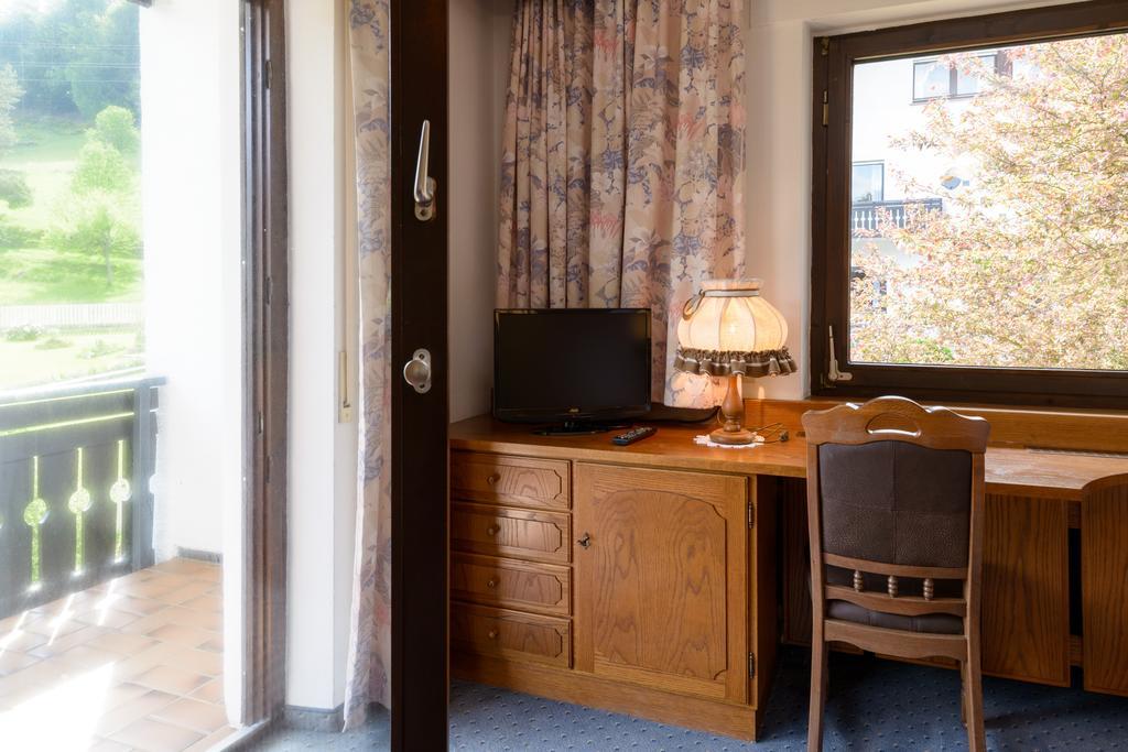 Hotel Schwarzwaldschaefer Enzklosterle Ruang foto