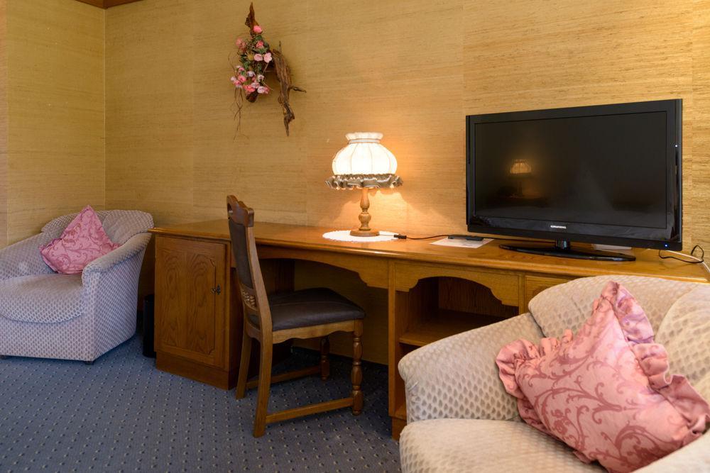Hotel Schwarzwaldschaefer Enzklosterle Bagian luar foto